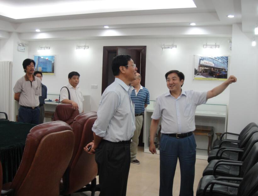 中国建筑装饰协会徐副会长来公司参观指导