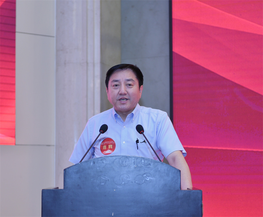 中国装饰董事长李杰峰参加北装协七届一次会员大会当选荣誉会长