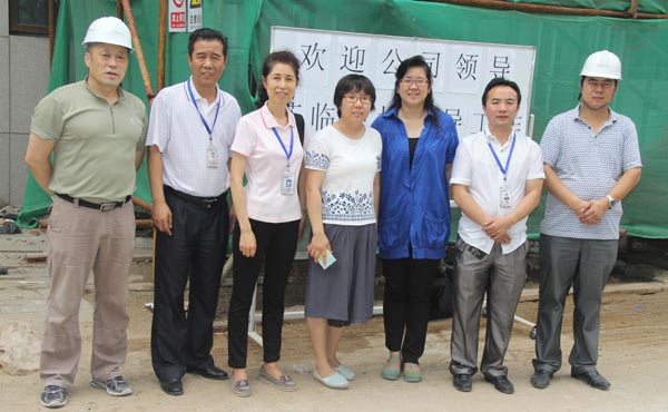 中装拉开“送清凉”一线慰问活动帷幕