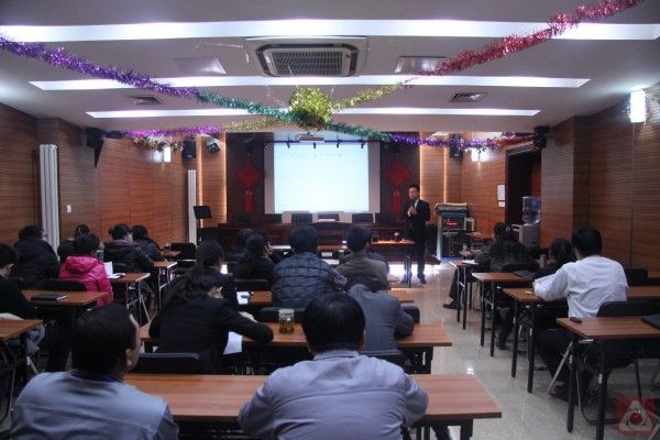公司组织员工进行职业综合培训